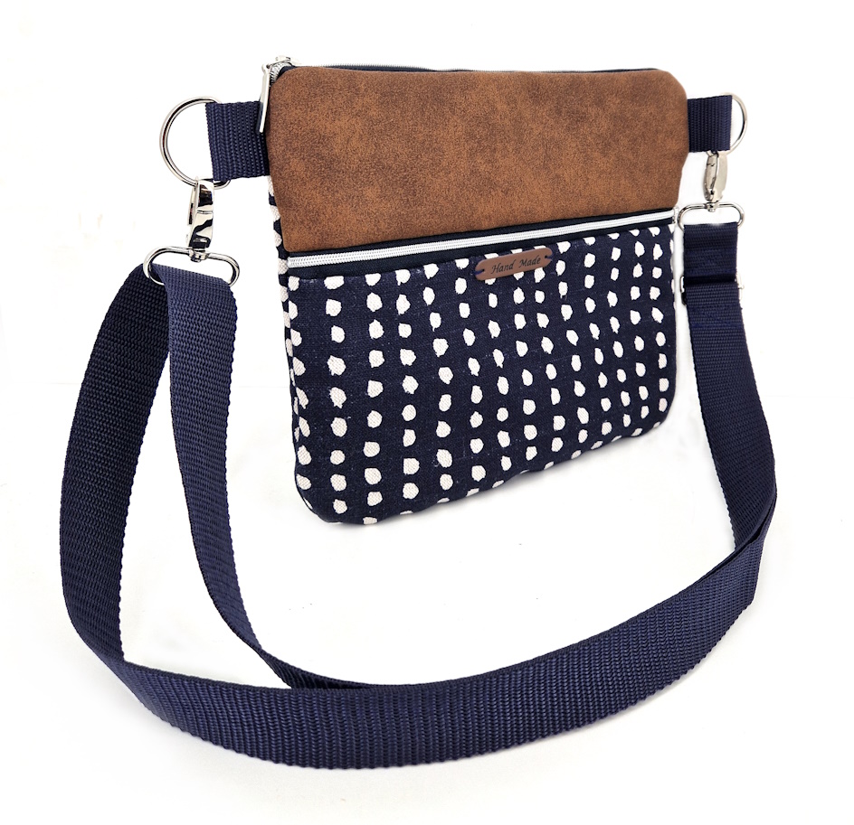 10053 Polka Chic Schultertasche Seitenansicht links